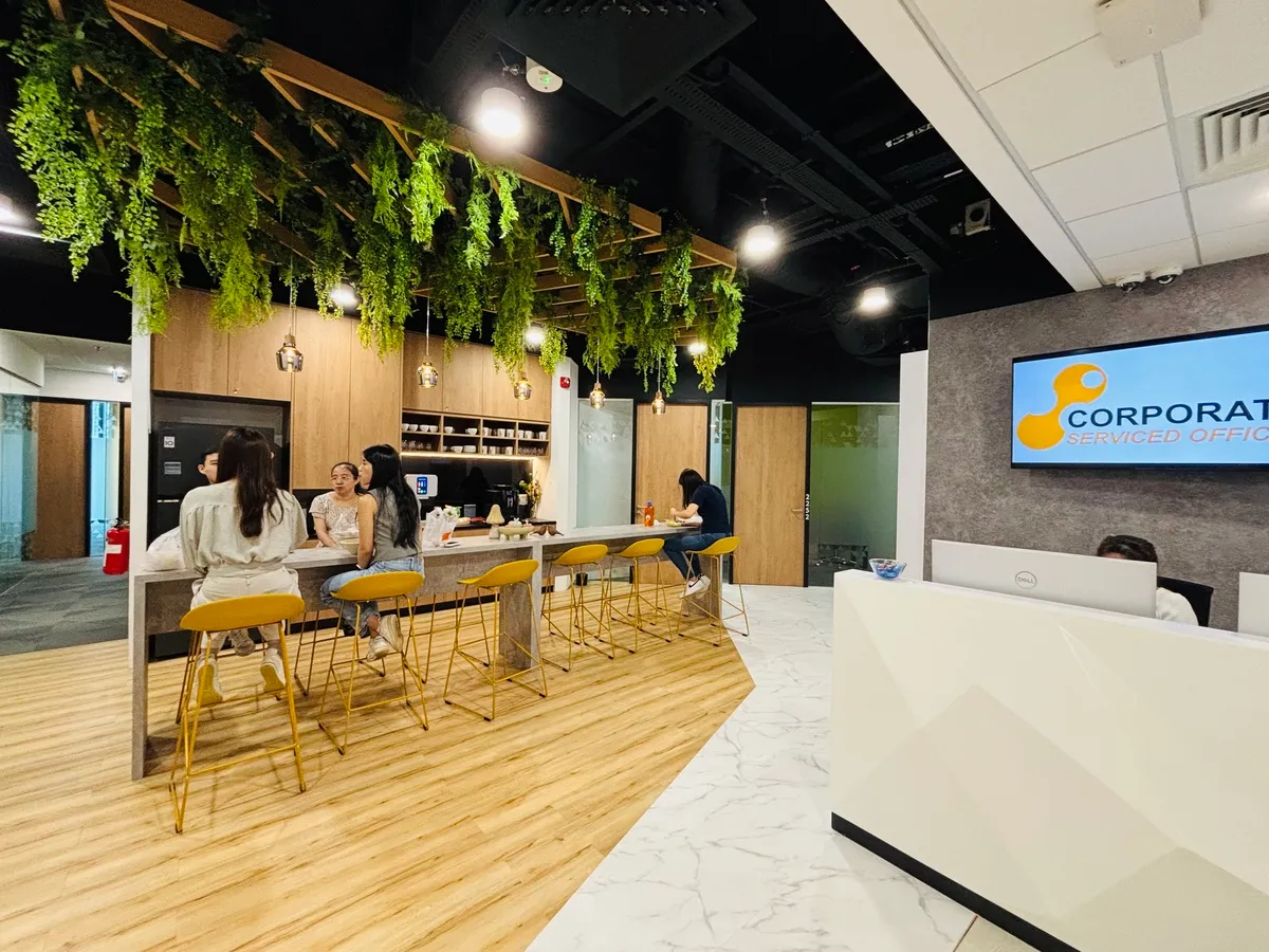 Shared amenities in a serviced office in Singapore — including lounge, kitchen, and collaborative spaces for tenants